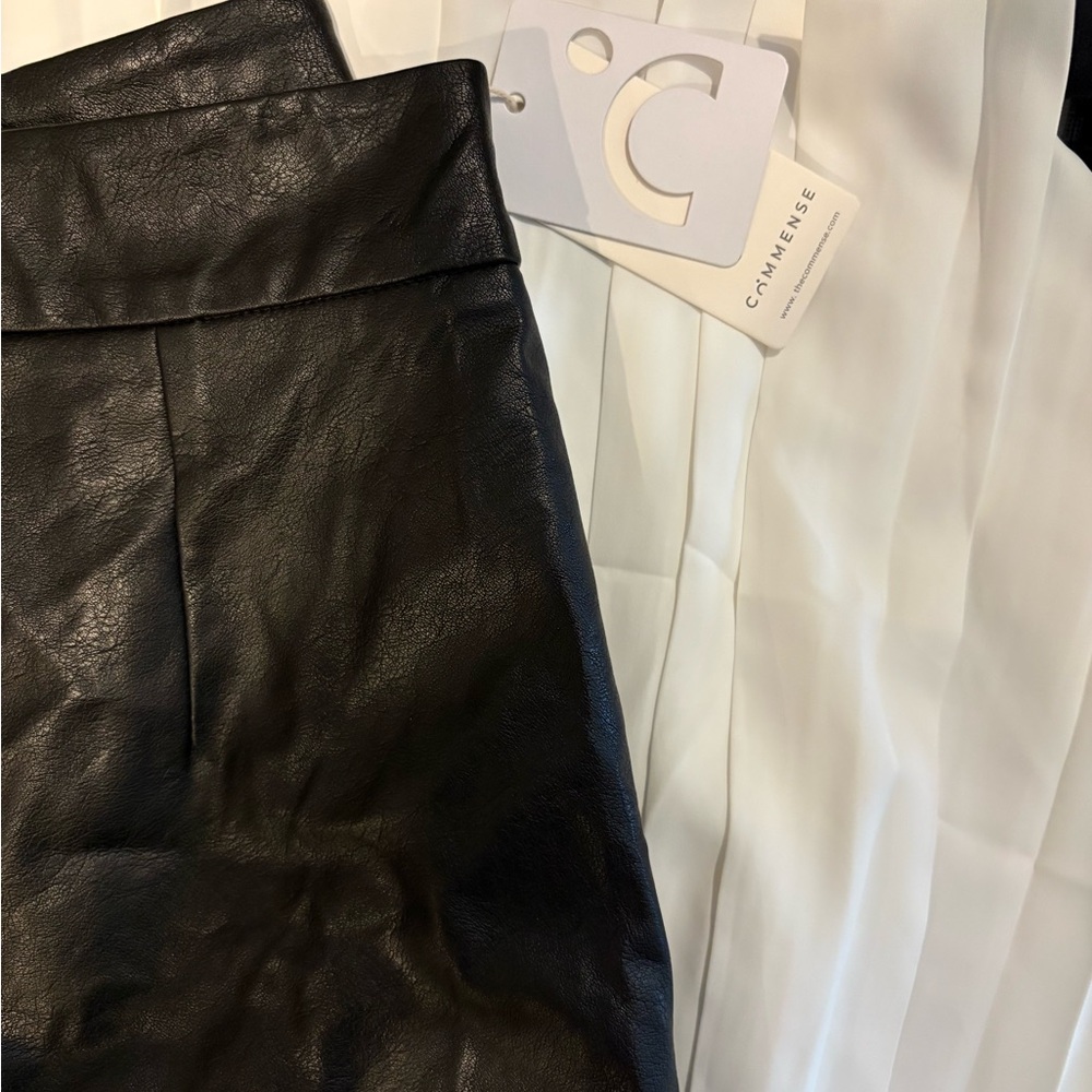NWT- Black and White Pleated Women's Skirt - Picture 3 of 4